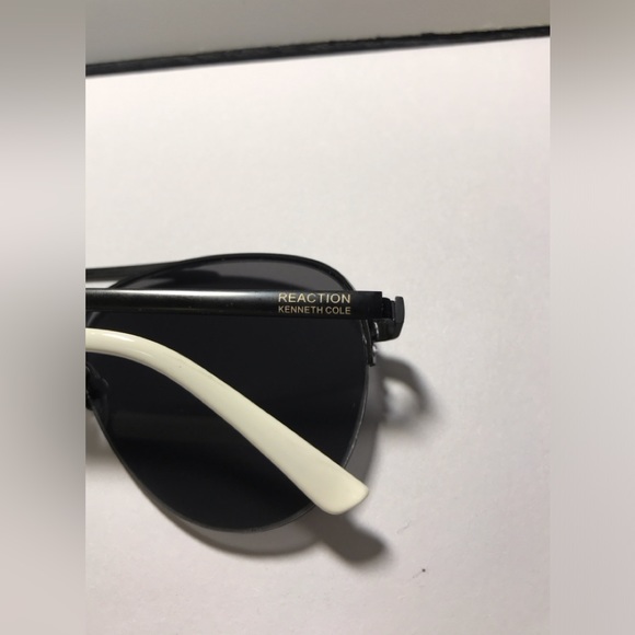 REACTION KENNETH COLE BLACK AVIATOR SUNGLASSES - Picture 4 of 16